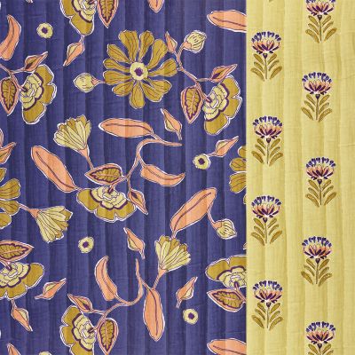 Tissu Matelassé réversible Pooja fleuris sur fond Bleu - Par 10 cm