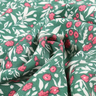 Tissu Viscose Arty Pukka sur fond Vert - Par 10 cm