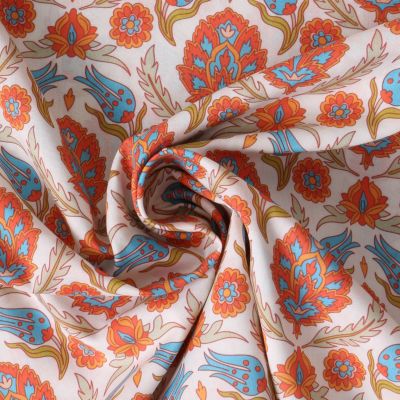 Tissu Coton imprimé indien Meyrah sur fond Blanc cassé - Par 10 cm