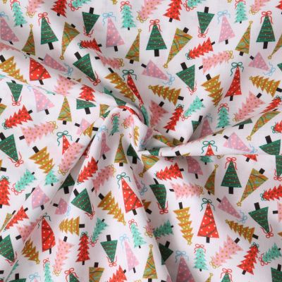 Tissu Coton imprimé  Télya sapins Multicolores sur fond Blanc - Par 10 cm