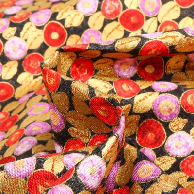 Tissu Gustav Klimt Grains dorés rouge et rose sur fond Noir - Par 10 cm