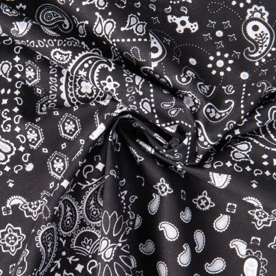 Tissu Coton imprimé Arty patchwork paisley Blanc sur fond Noir - Par 10 cm
