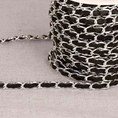 Chaine aluminium avec lacet Lacet noir et chaîne argent x 1 m