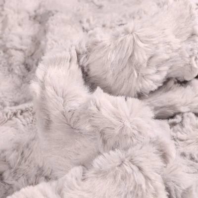 Tissu Fausse fourrure Lincia sur fond Gris clair - Par 10 cm