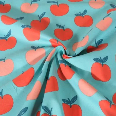 Tissu Popeline de Coton Poppy Pommes sur fond Bleu - Par 10 cm