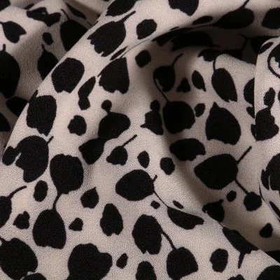 Tissu Crêpe stretch Tulipes noires sur fond Blanc cassé - Par 10 cm