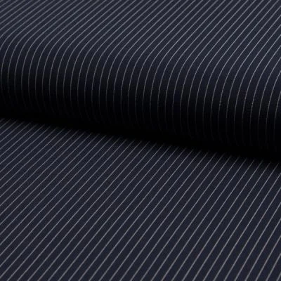 Tissu Gabardine légère et fluide  Rayures fines blanches sur fond Bleu marine - Par 10 cm