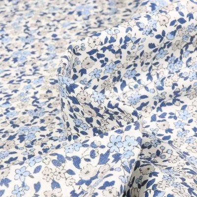 Tissu Coton enduit Léonie bleu sur fond Blanc cassé - Par 10 cm